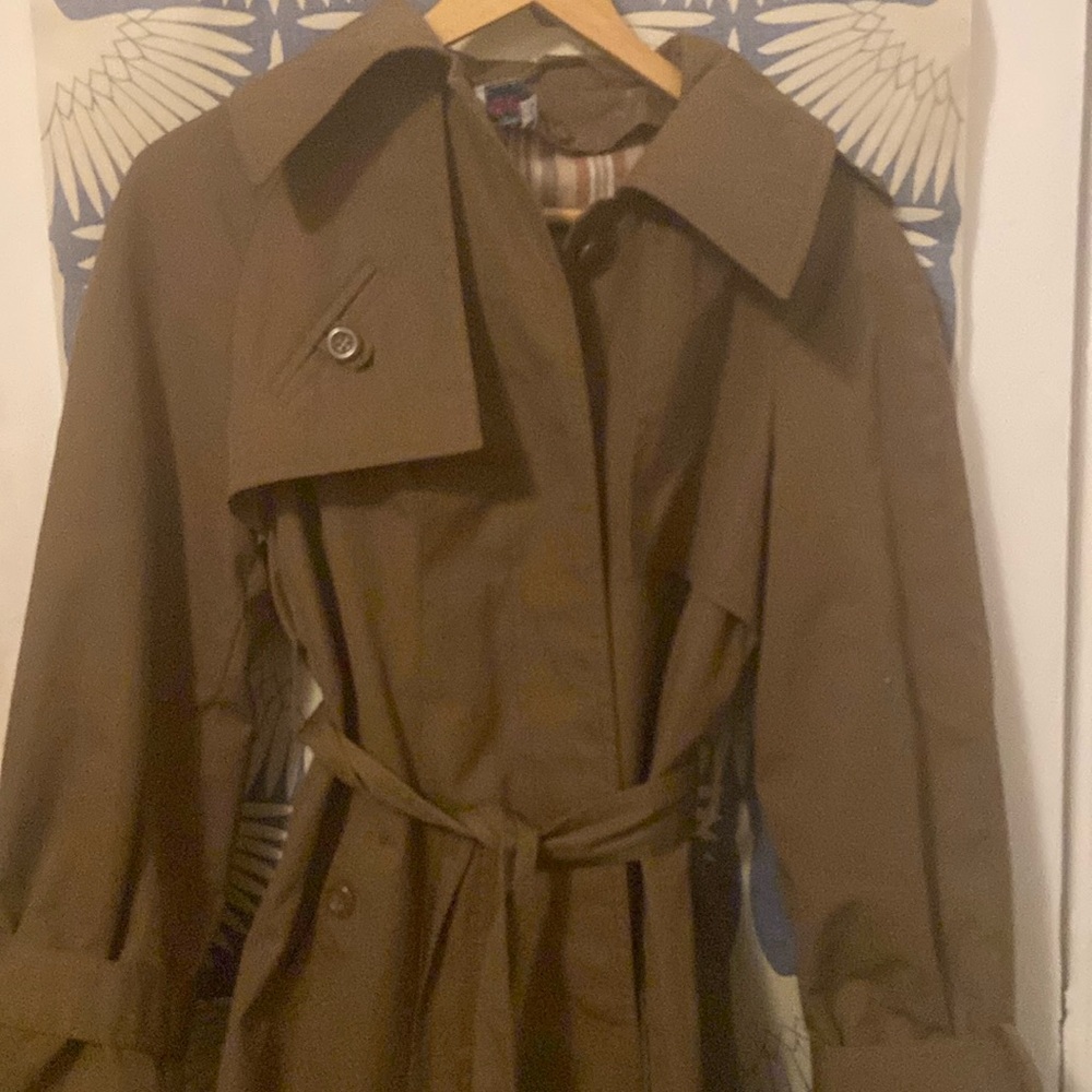 Beautiful vintage trench coat !